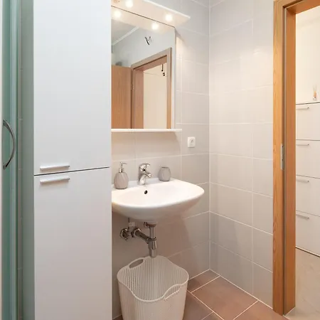 Noa With Sea View And Private Parking * 마카르스카