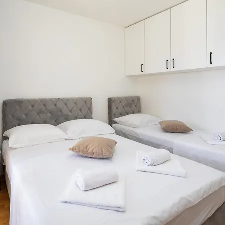 Noa With Sea View And Private Parking * 마카르스카