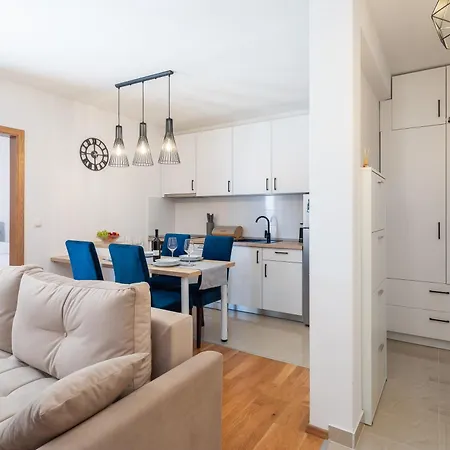 Noa With Sea View And Private Parking דירה